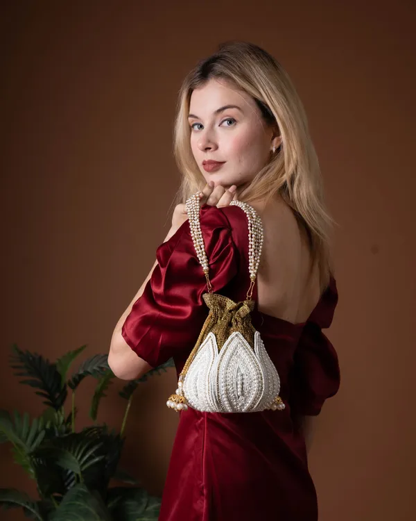 Ivory_Empress_Lotus_Potli